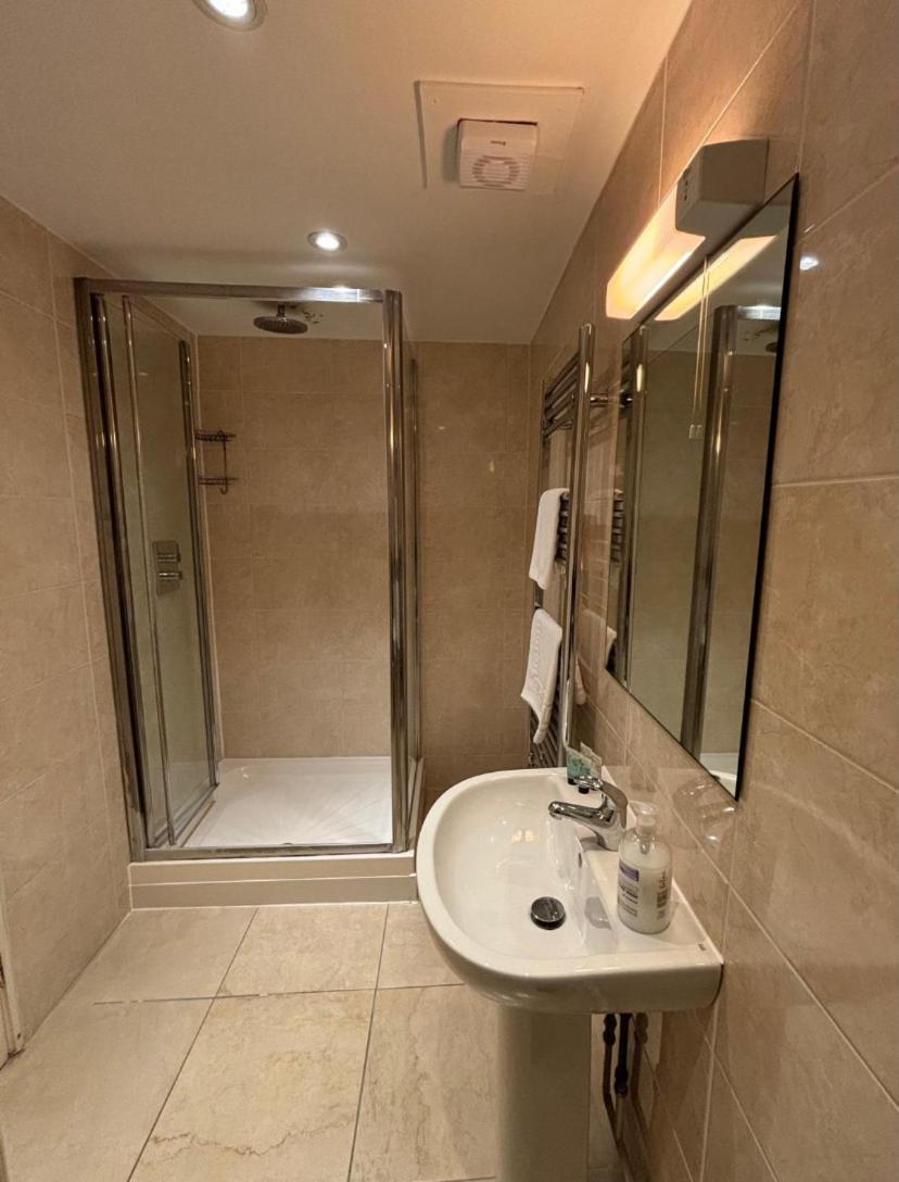 Stay And Relax At The Yew Tree Manuden Екстер'єр фото