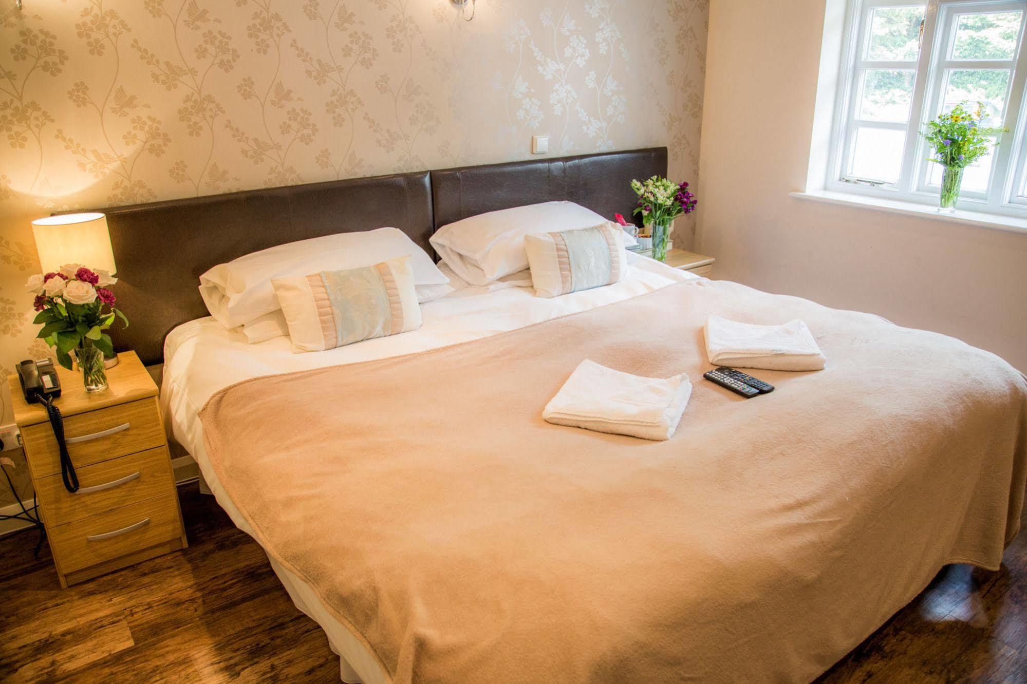 Stay And Relax At The Yew Tree Manuden Екстер'єр фото